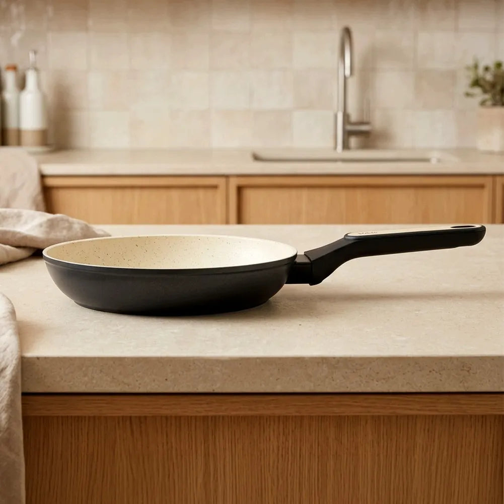 Granitinė keptuvė VILDE CREAMTICA kepimui ir troškinimui, 24 cm, tinka indukcijai
