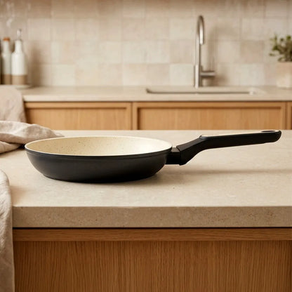 Granitinė keptuvė VILDE CREAMTICA kepimui ir troškinimui, 24 cm, tinka indukcijai