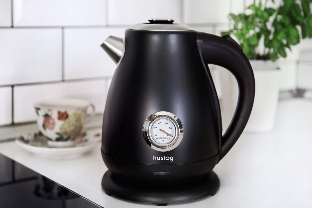 Huslog RetroClassic AK-0932 elektrinis virdulys, 2200 W, 1,7 l, juodas