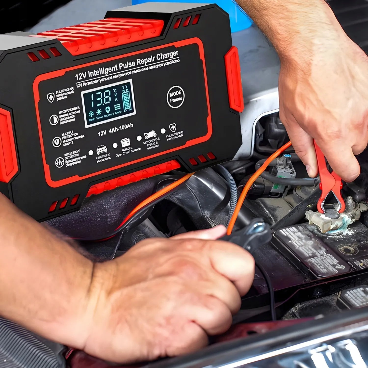 Išmanusis automatinis automobilinis akumuliatoriaus įkroviklis su remonto funkcija 12V LCD