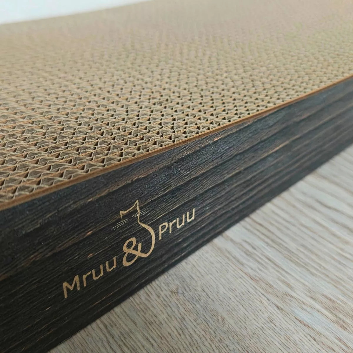 Kartoninė draskyklė-guolis katėms SIGMA Mruu&Pruu, ruda