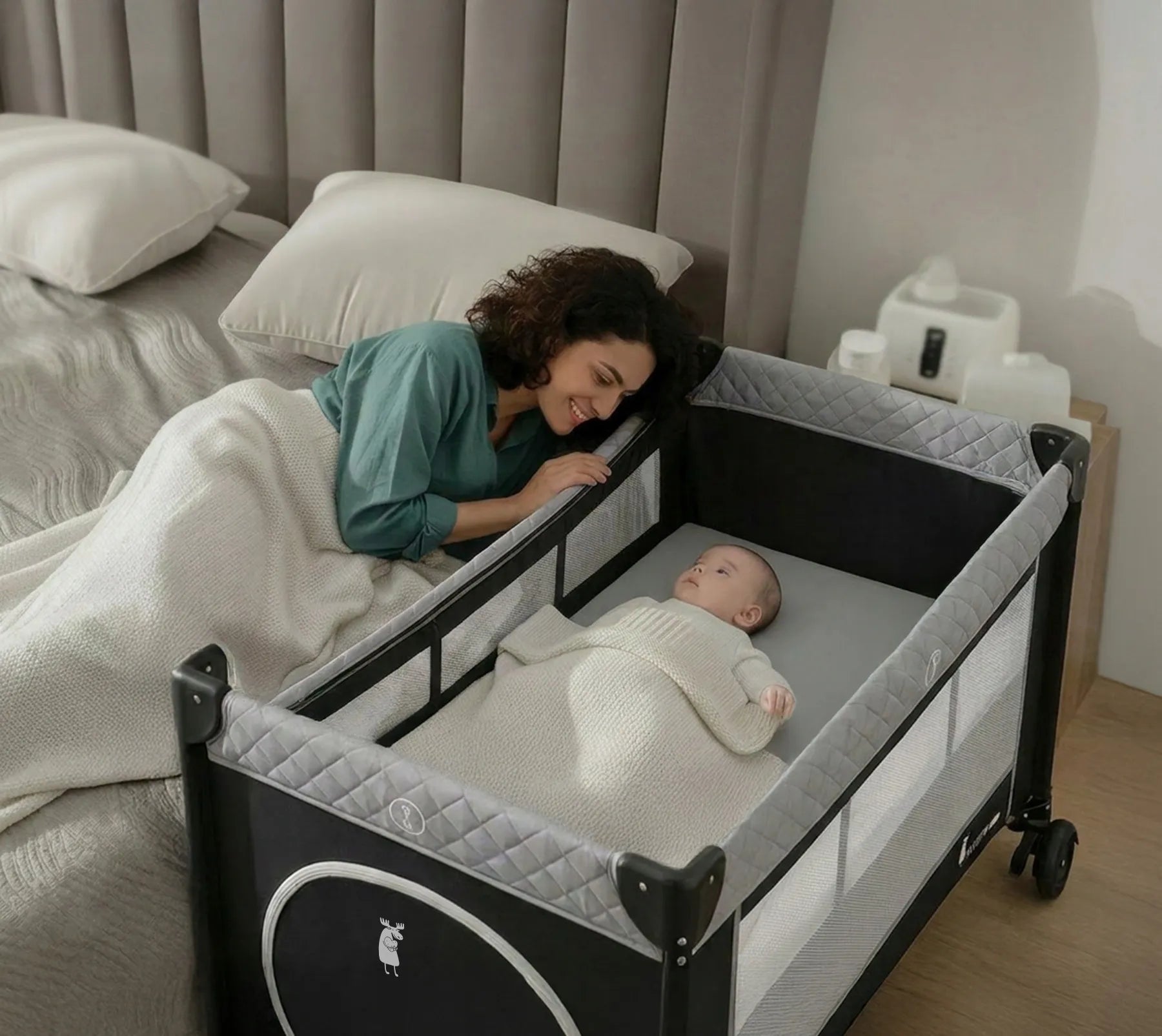 Kelioninė lovelė, pristatoma prie lovos, maniežas su nuleidžiamu šonu PREMIUM OXFORD audinys
