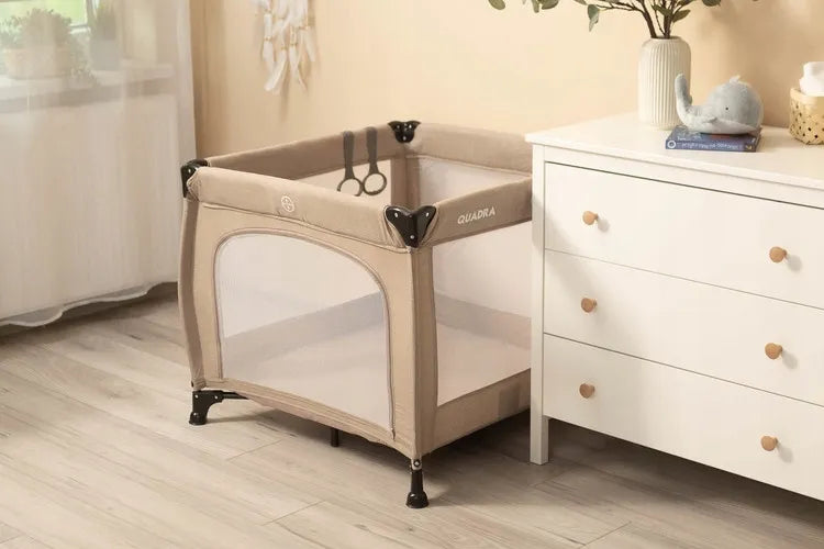 Kelioninė vaikiška lovelė ir maniežas Caretero Quadra