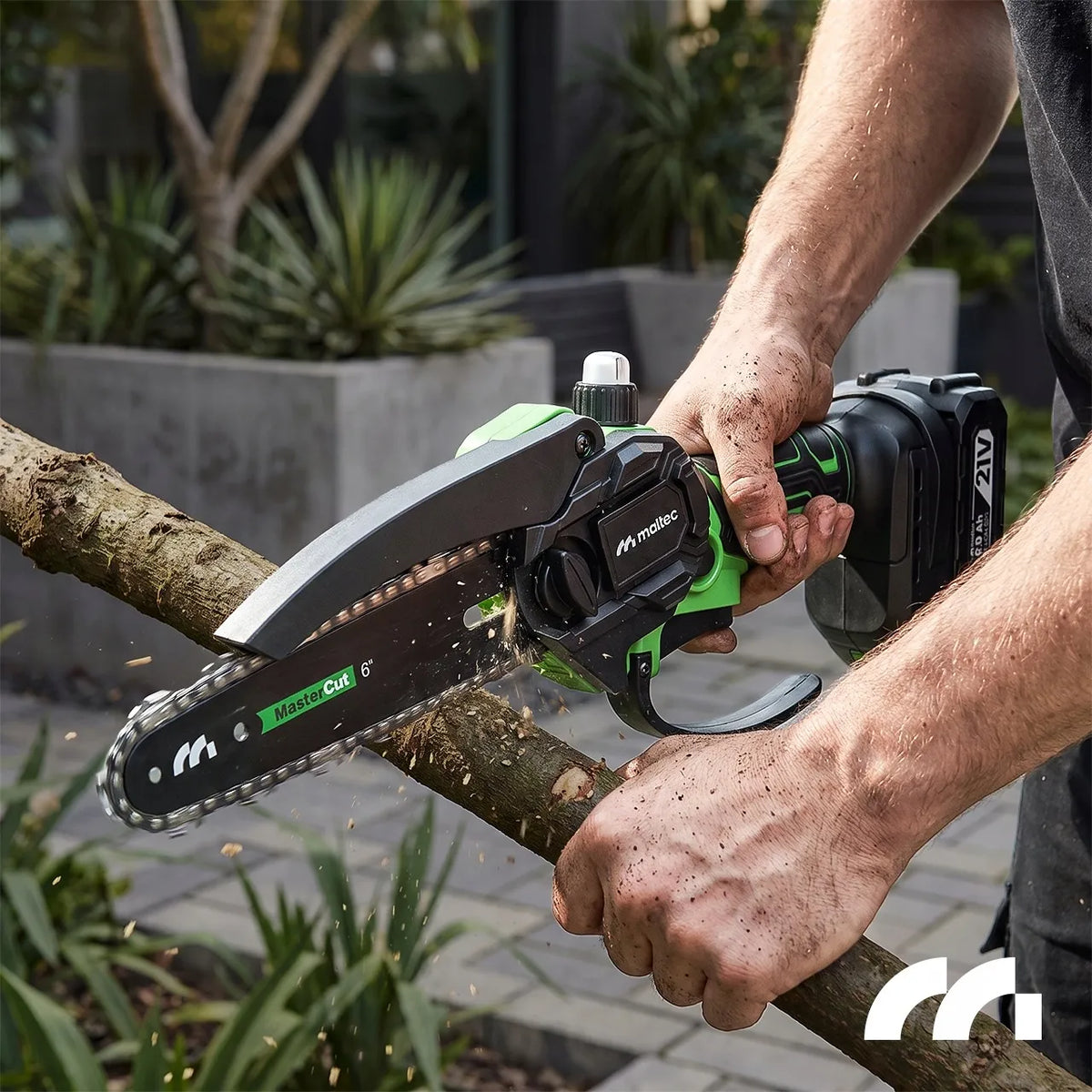 MalTec MasterCut800W akumuliatorinis grandininis šakų pjūklas, 21 V, 2 baterijos, 4 ir 6 colių kreipikliai