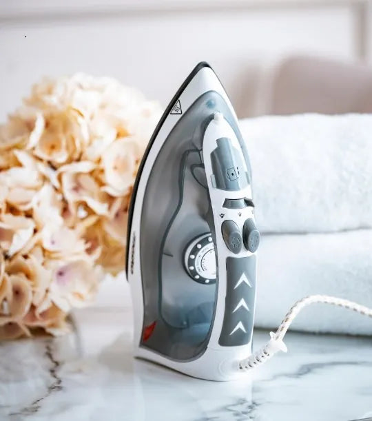 Mesko DS-968 garinis lygintuvas su keraminiu padu, 2800 W