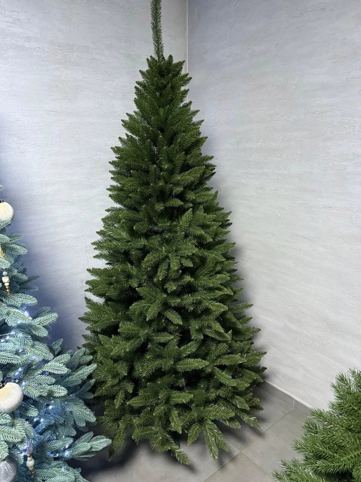Natūrali dirbtinė eglutė KAUKAZO EGLĖ PVC 250 cm + stovas