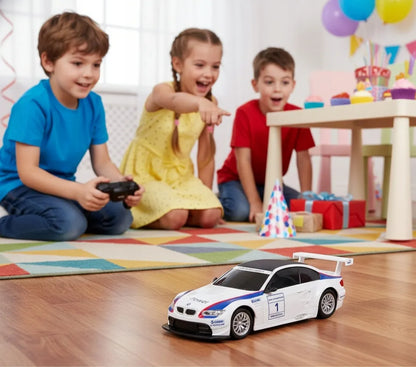 Nuotoliniu būdu valdomas automobilis BMW M3 RC 1:24, baltas, Coil