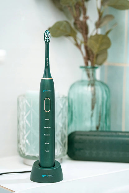 „Oromed ORO-BRUSH GREEN“ elektrinis garsinis dantų šepetėlis, 5 režimai, IPX7, su dėklu