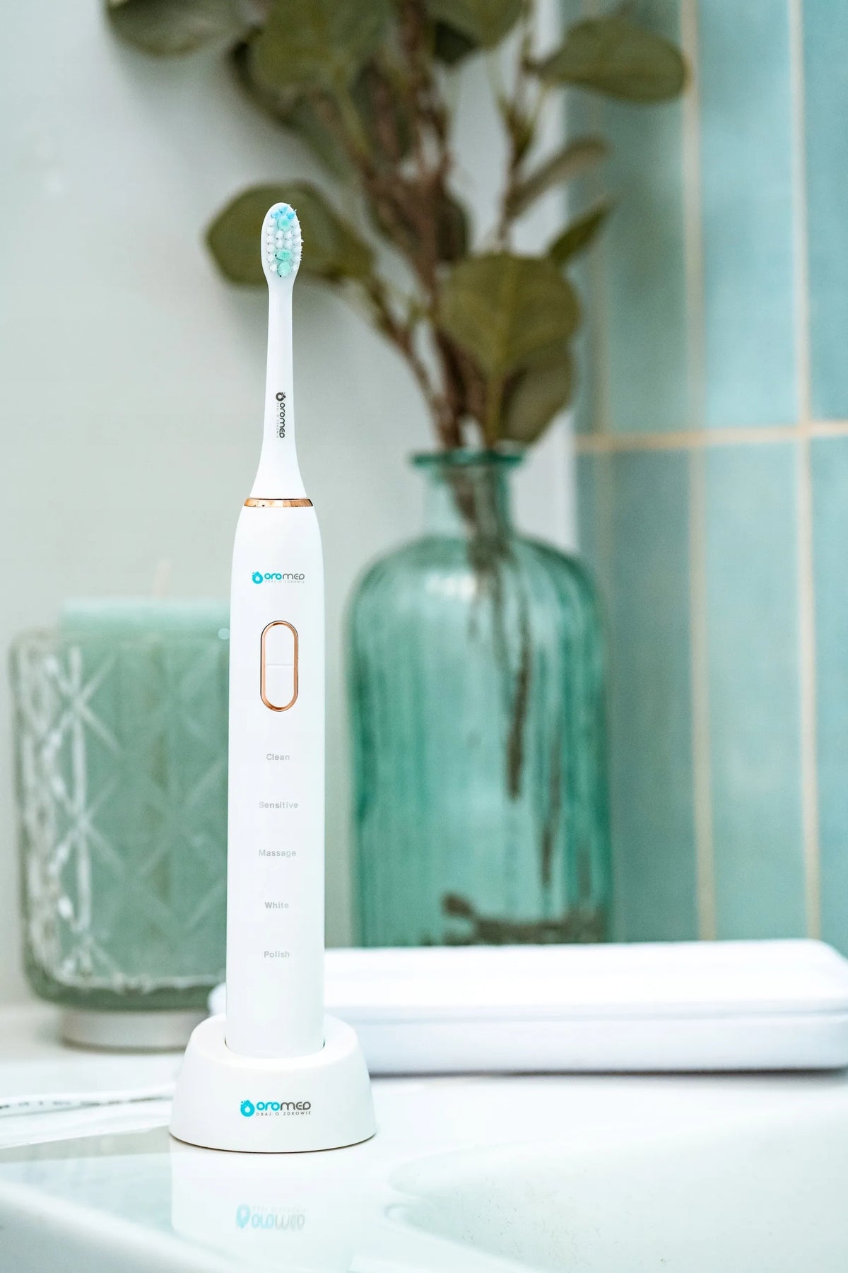 „Oromed ORO-BRUSH GREEN“ elektrinis garsinis dantų šepetėlis, 5 režimai, IPX7, su dėklu