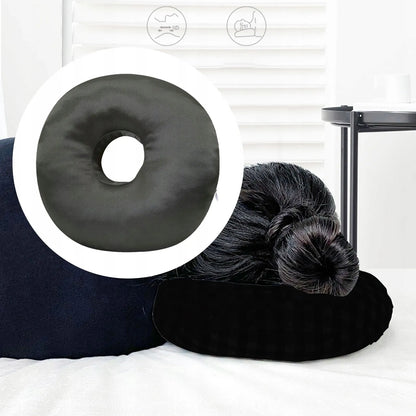 Pagalve su anga ausies skausmui, auskarams ir miegui ant šono