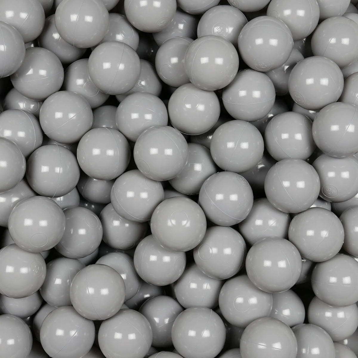 Plastikiniai kamuoliukai sausam baseinui – 200 vnt.