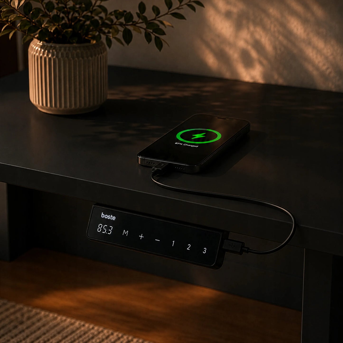 Reguliuojamo aukščio elektrinis kompiuterio stalas BOSTE, 73–118 cm, juodas