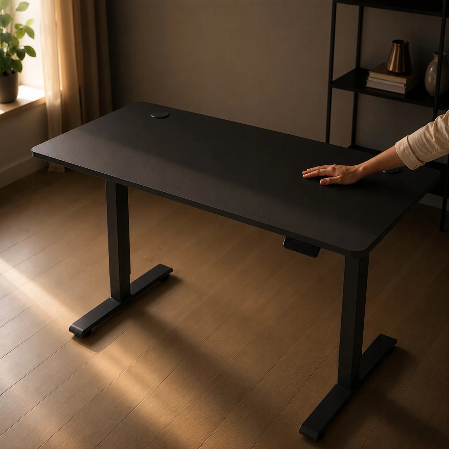 Reguliuojamo aukščio elektrinis kompiuterio stalas BOSTE, 73–118 cm, juodas