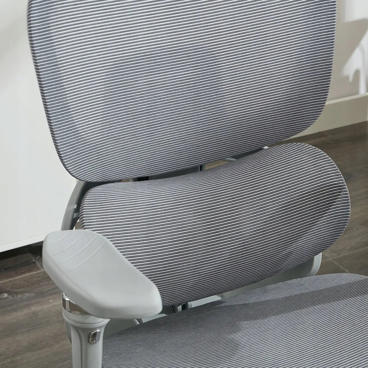 Spacetronik ergonominė biuro kėdė su tinkleliu, ratukais, masažo funkcija ir ventiliatoriumi