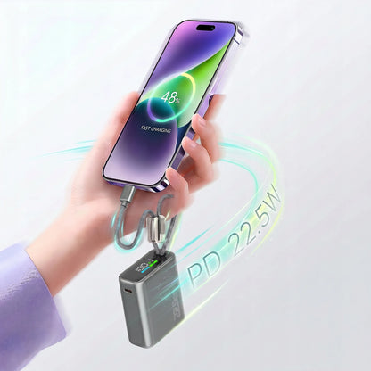 Spartusis išorinis akumuliatorius 10000mAh 22.5W – galingas ir saugus su integruotais USB-C ir Lightning laidais