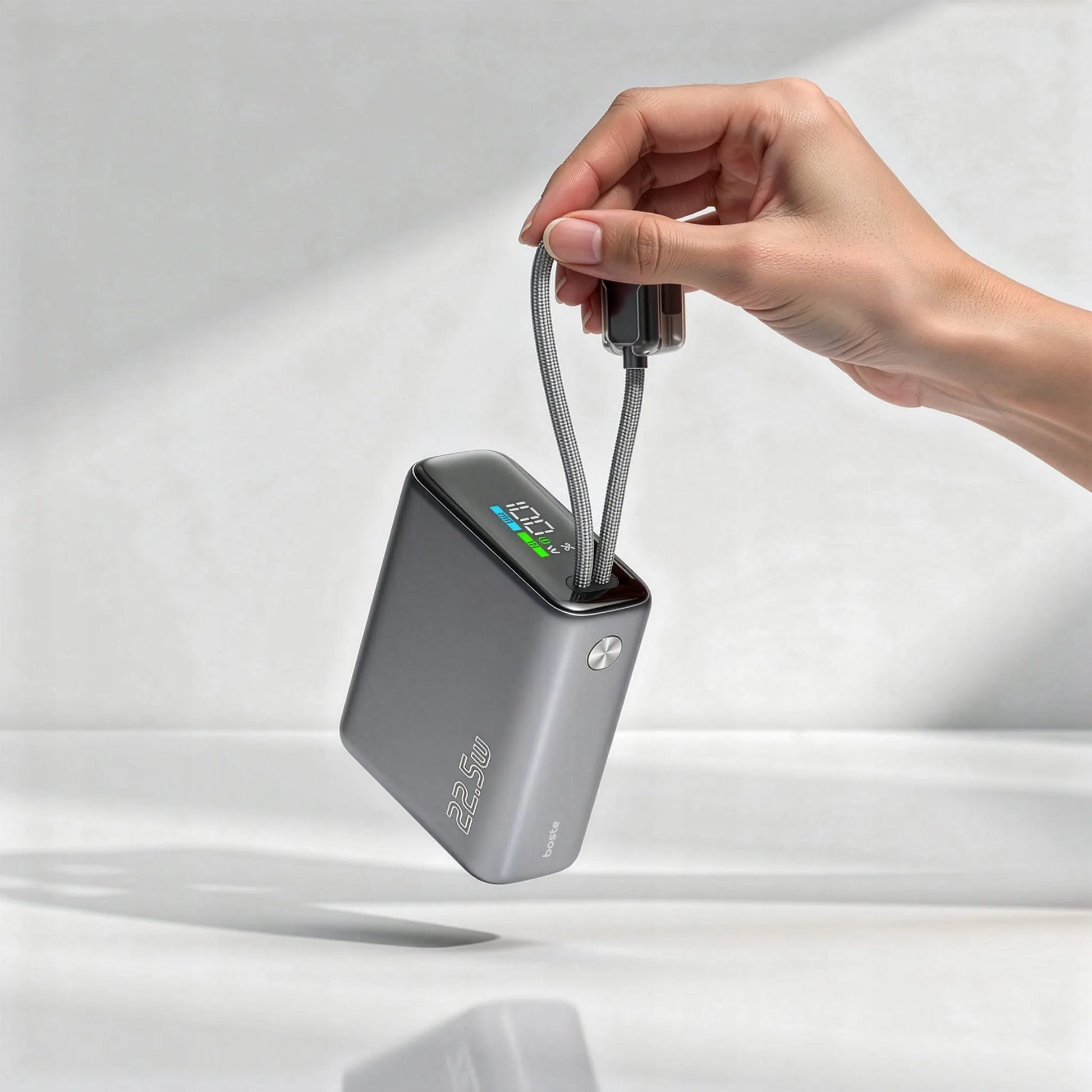 Spartusis išorinis akumuliatorius 10000mAh 22.5W – galingas ir saugus su integruotais USB-C ir Lightning laidais