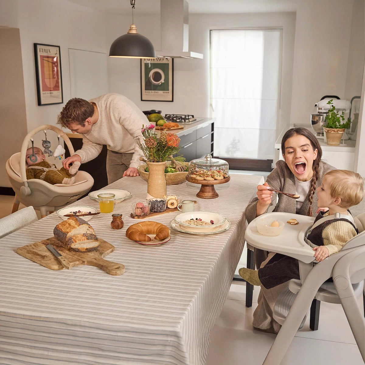 Sulankstomas maitinimo krėslas „Kinderkraft TINO“ 3 viename, kompaktiškas, reguliuojamas