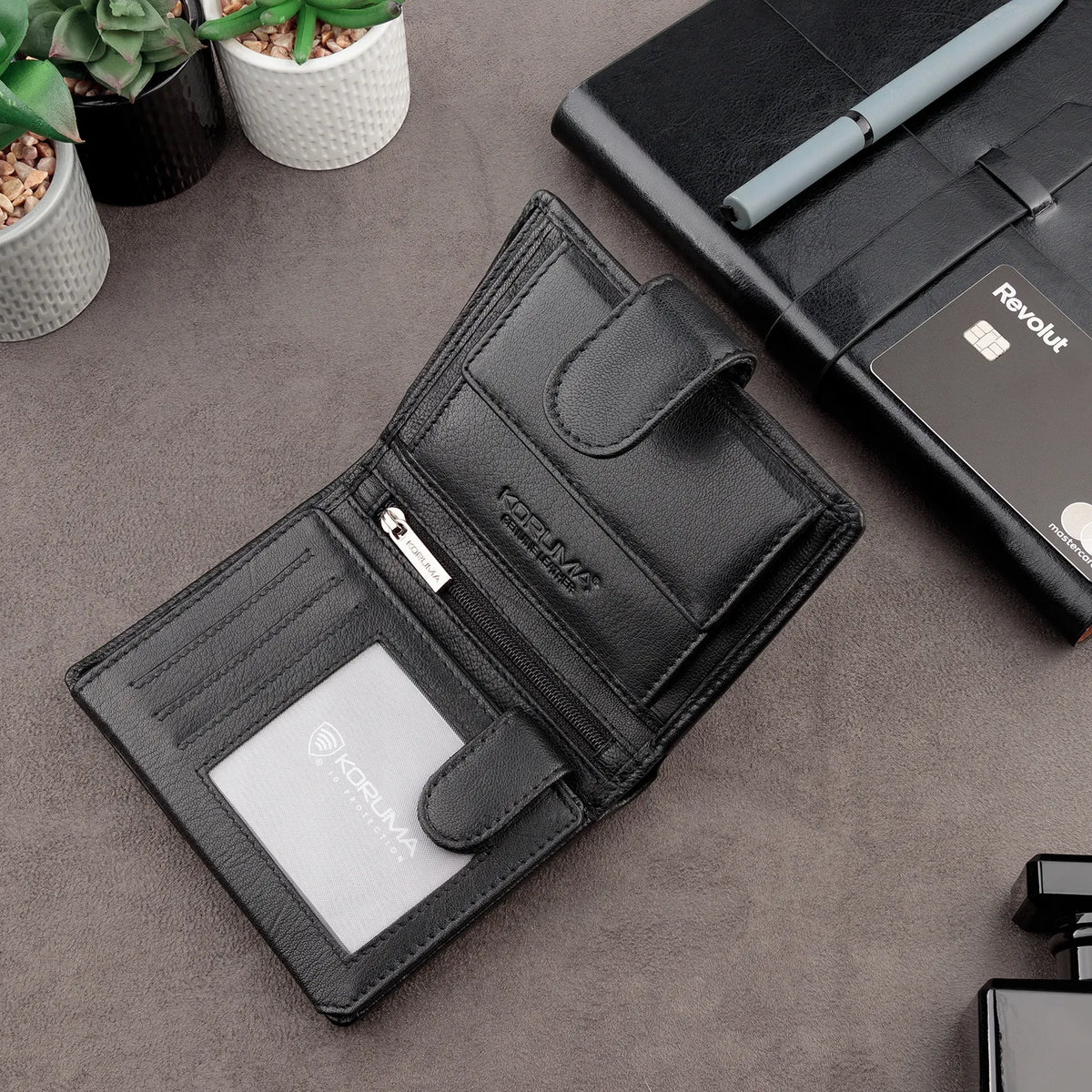 Talpi vyriška vertikali odinė piniginė su RFID BLOCK™ apsauga, juoda | KORUMA