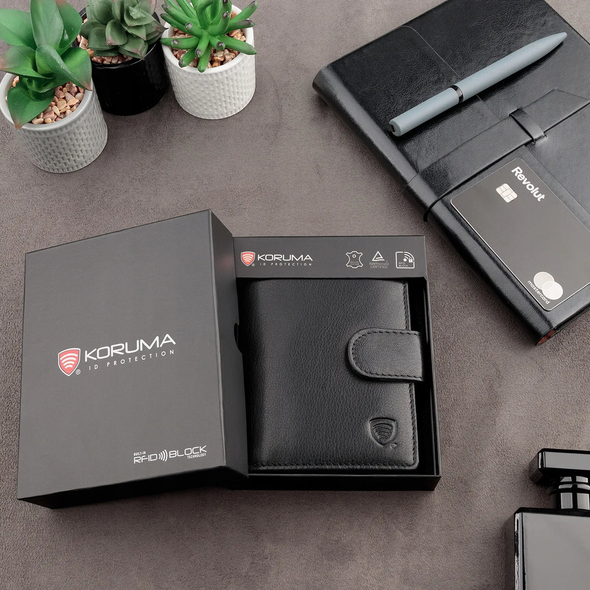 Talpi vyriška vertikali odinė piniginė su RFID BLOCK™ apsauga, juoda | KORUMA
