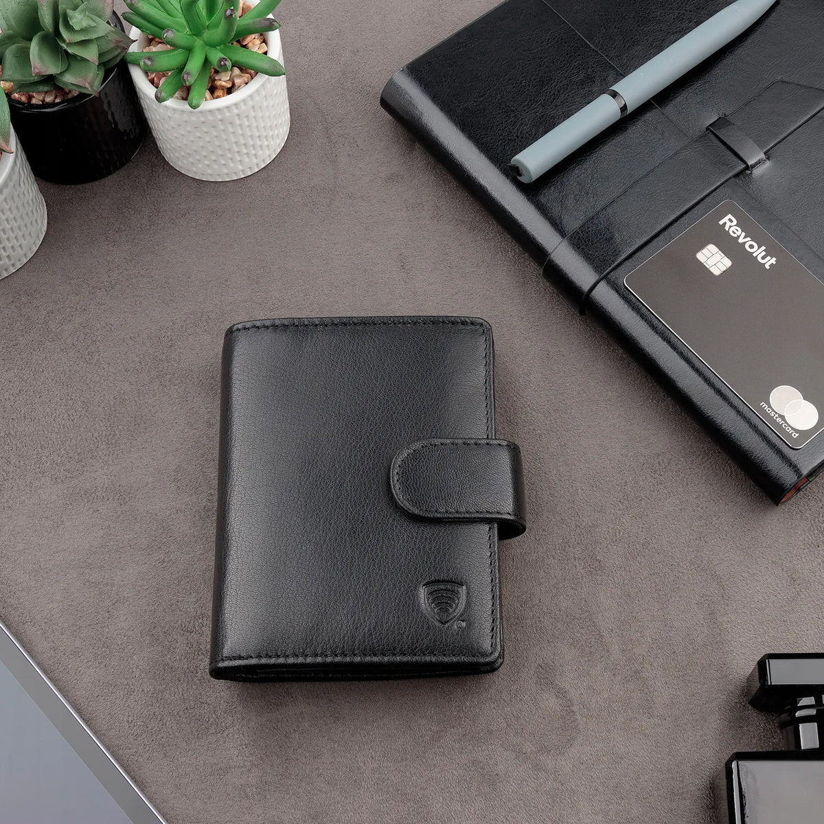 Talpi vyriška vertikali odinė piniginė su RFID BLOCK™ apsauga, juoda | KORUMA