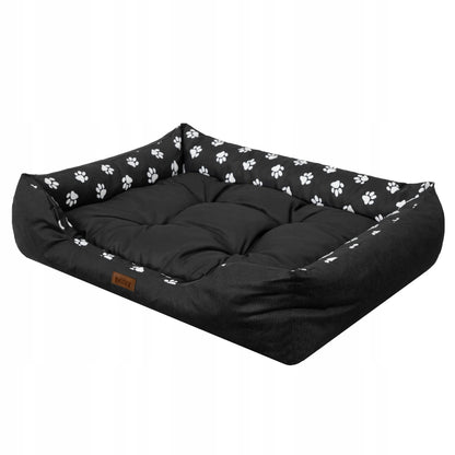 Vandeniui atspari šunų guolis-sofa Doggy Puffy, dydis XL (92x73 cm), juodas su pėdutėmis