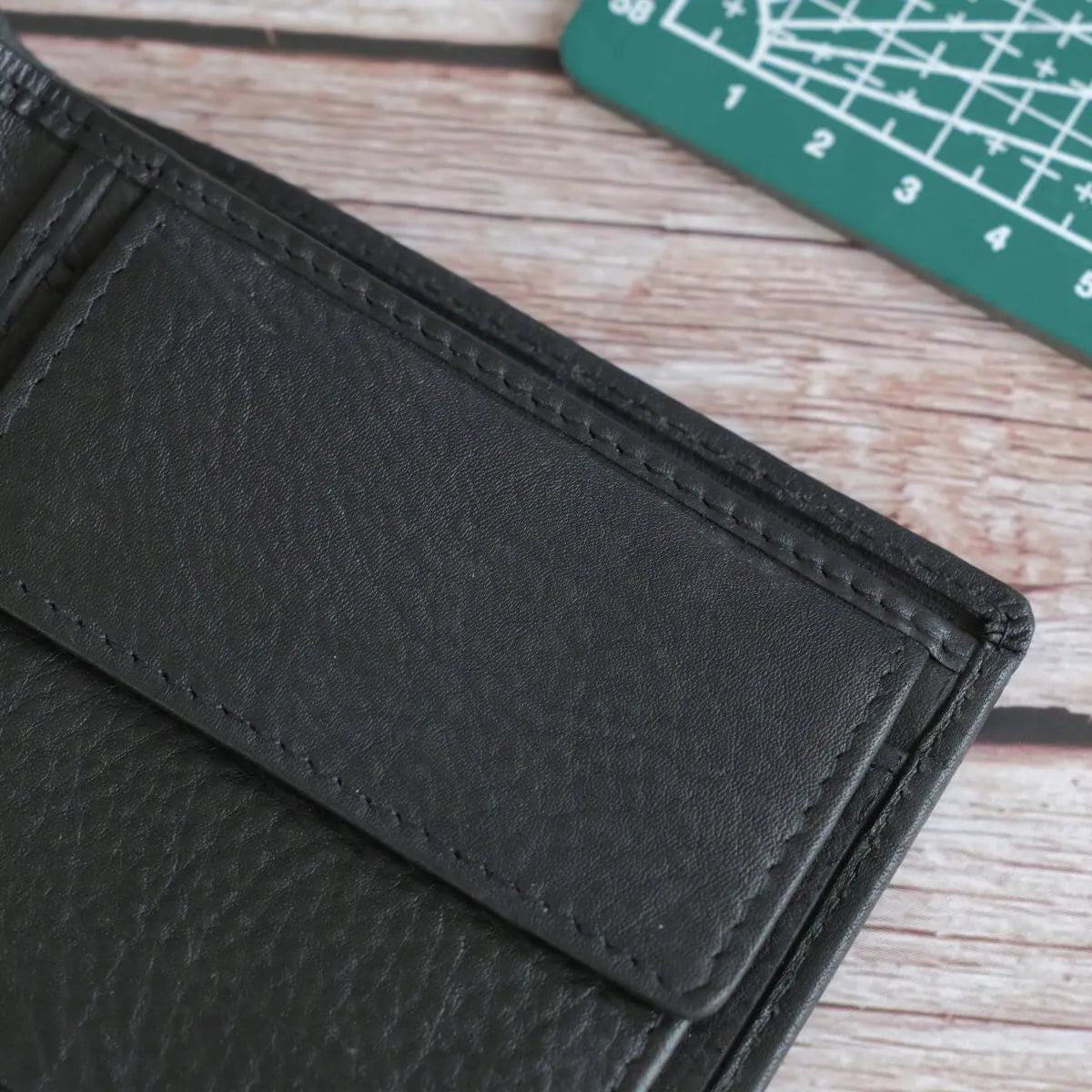 Vyriška juoda minimalistinė odinė piniginė „Belveder SH-3165“