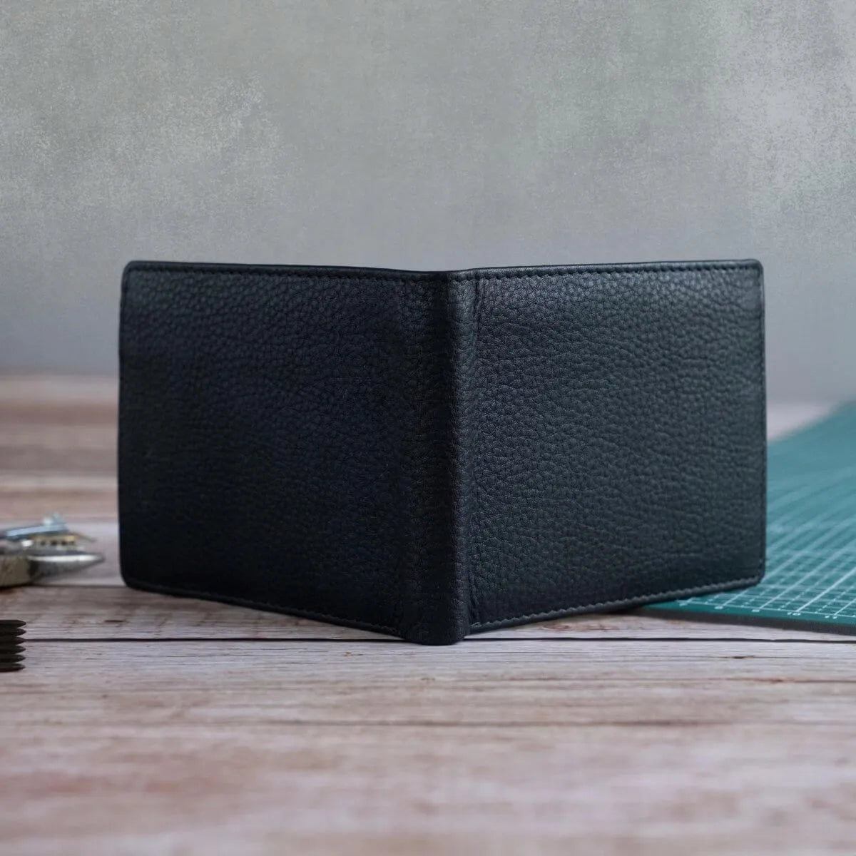 Vyriška juoda minimalistinė odinė piniginė „Belveder SH-3165“
