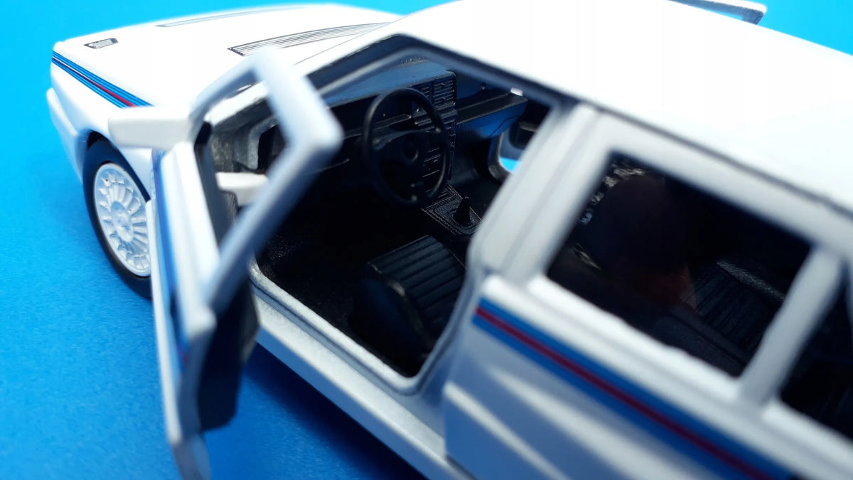 Welly Nex „Lancia Delta HF Integrale Evoluzione Martini 5“ 1:34, balta
