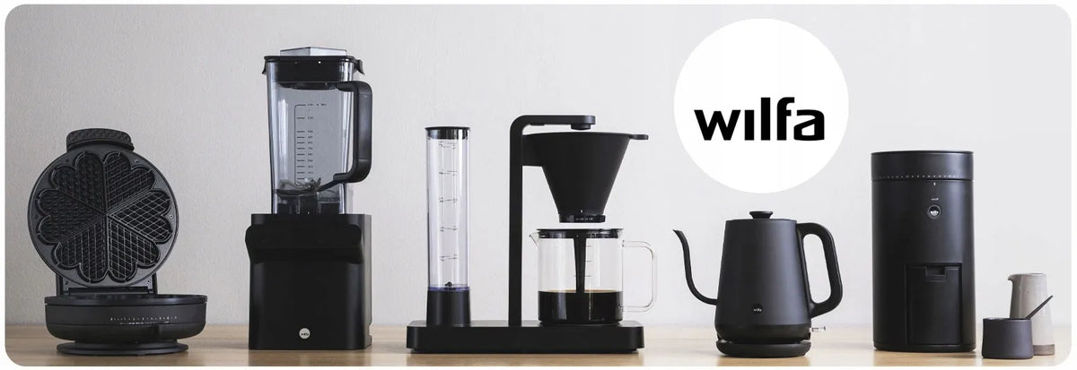 Wilfa Pour Kettle Black – juodas kompaktiškas elektrinis virdulys su ilgu snapeliu, skandinaviško dizaino