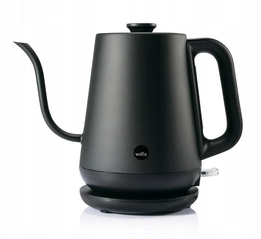 Wilfa Pour Kettle Black – juodas kompaktiškas elektrinis virdulys su ilgu snapeliu, skandinaviško dizaino